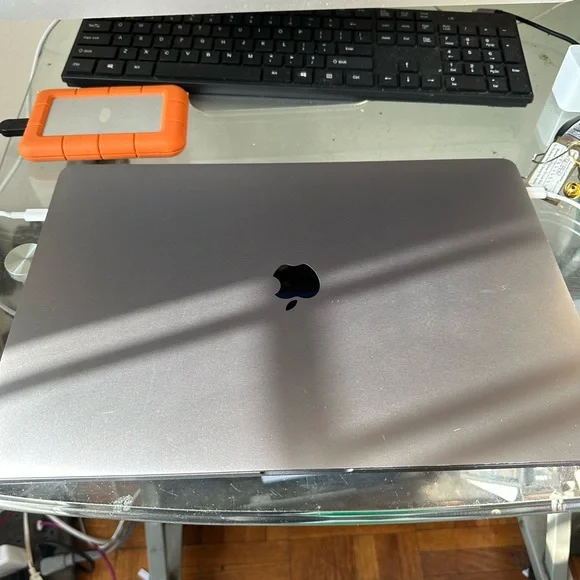 Apple MacBook Pro 2019 2.6ghz i7 16in 16gb 512gb 4gb Graphic Card Excellent Cond